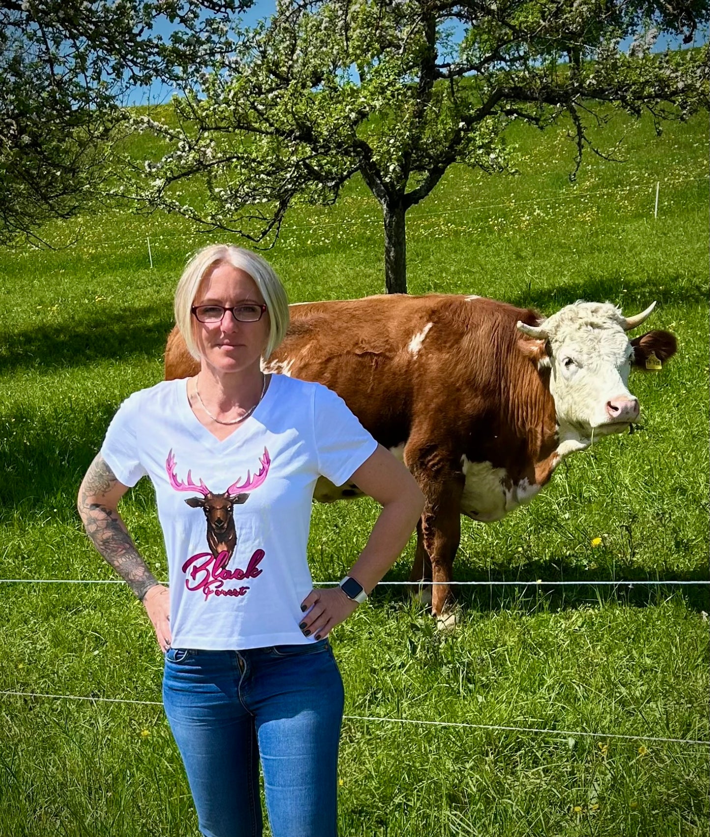 Black Forest Hirsch Pink | Organic Damen V-Neck T-Shirt